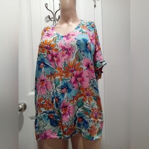 Haptics By Holly Harper Size S Vibrant & Colorful Floral V-Neck Short Sleeve Top